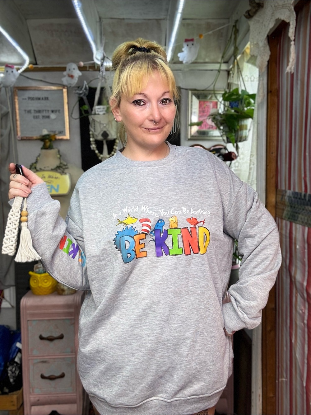 Be Kind Graphic Crewneck Sweatshirt - Gray Size 3 XLarge